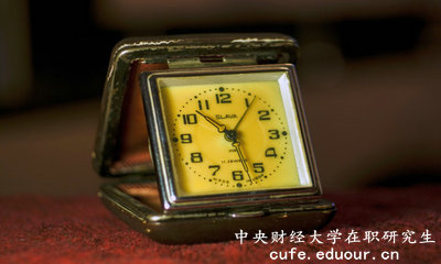 中央財經(jīng)大學保險學在職研究生申碩考試什么時候報名？